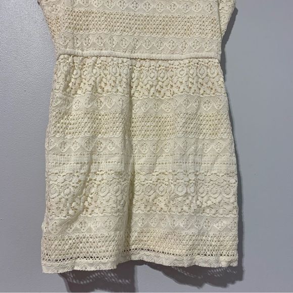 Forever 21 White lace top juniors size Medium - Picture 8 of 8